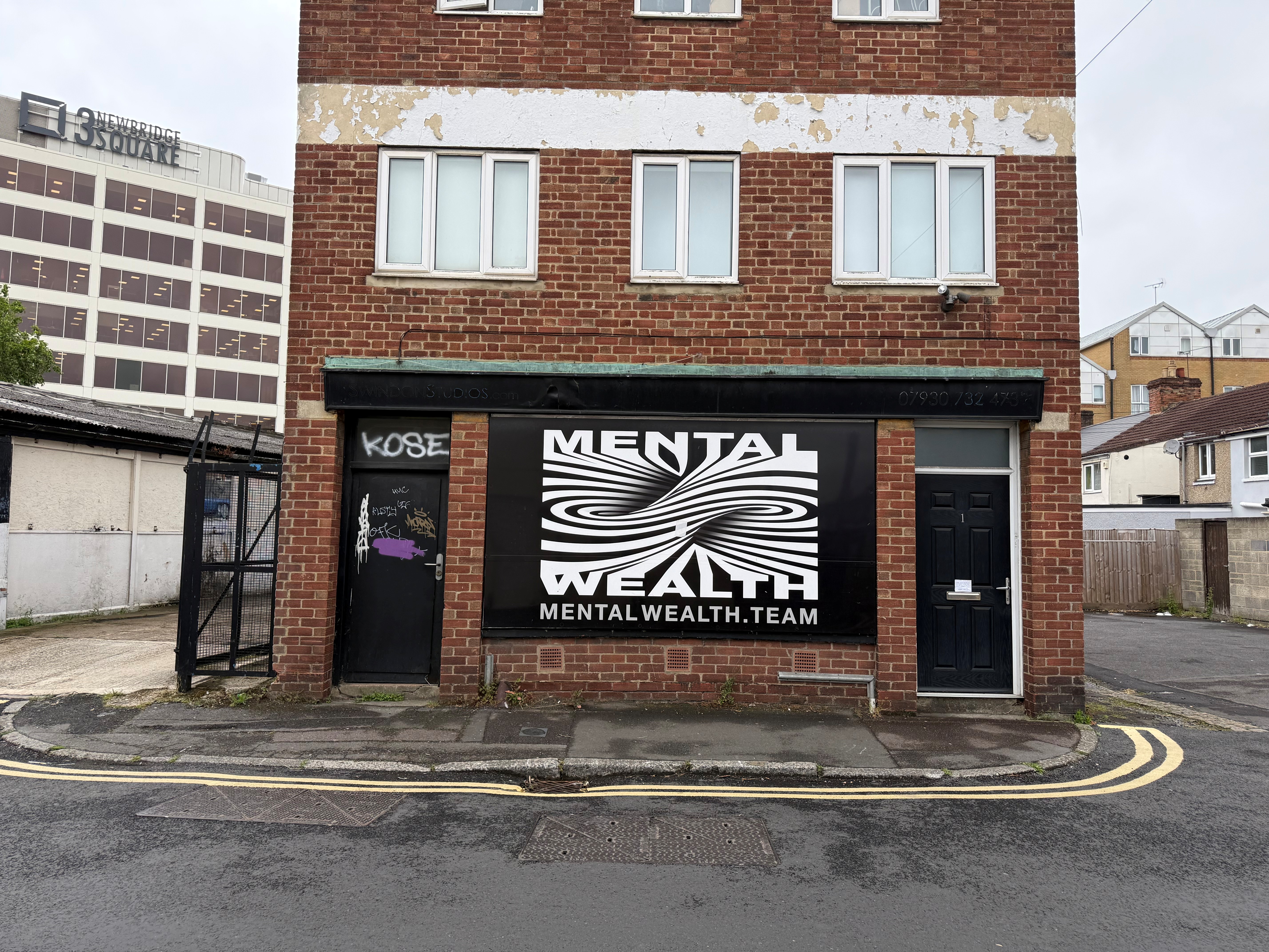 The property is located on the junction of Manchester Road and Aylesbury Street to the rear of 176/177 Manchester Road.