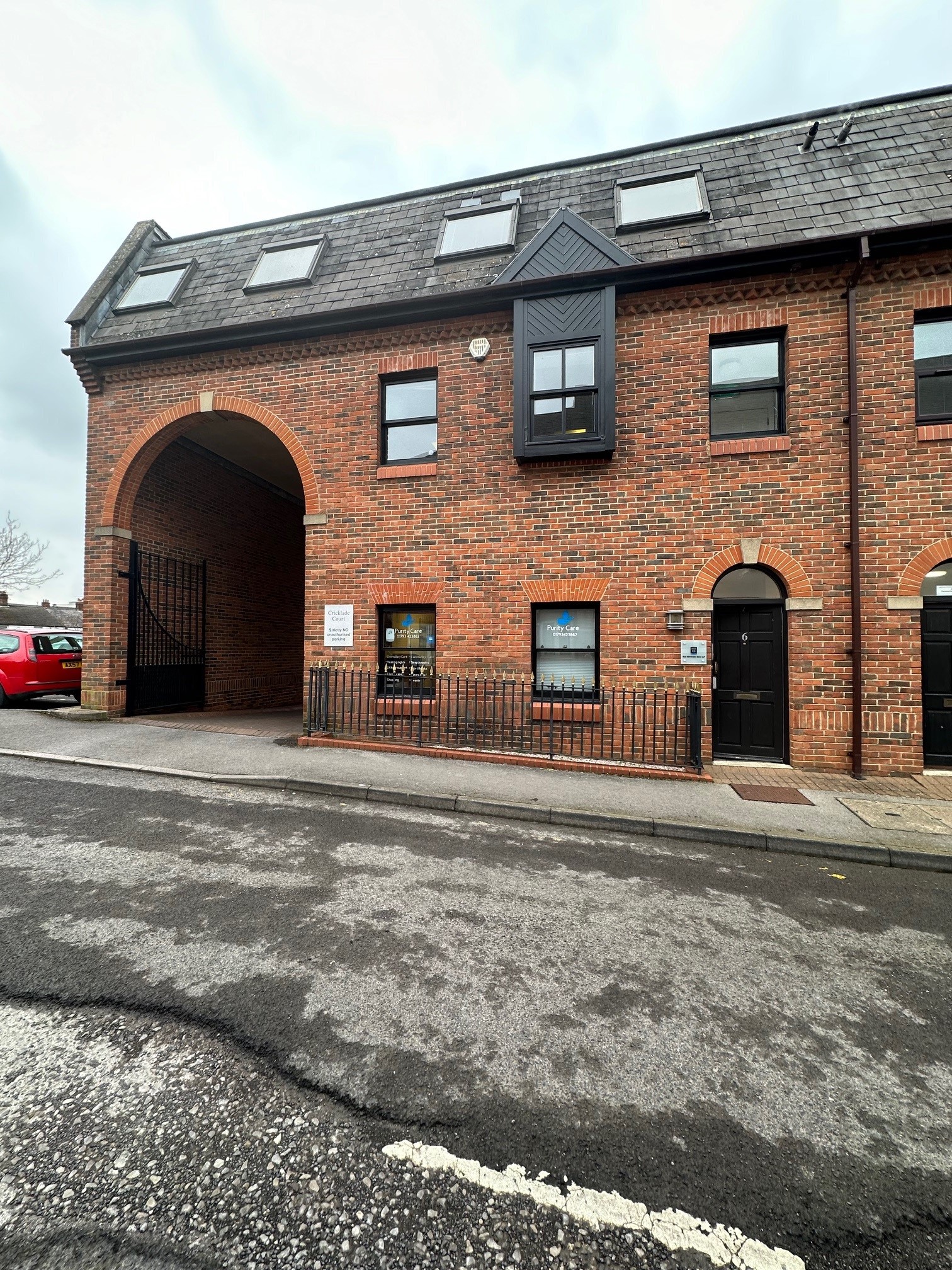 Situated in the Old Town area of Swindon, a location popular with financial & professional service occupiers and a short walking distance of Wood Street, providing a variety of shops, restaurants and other amenities.
