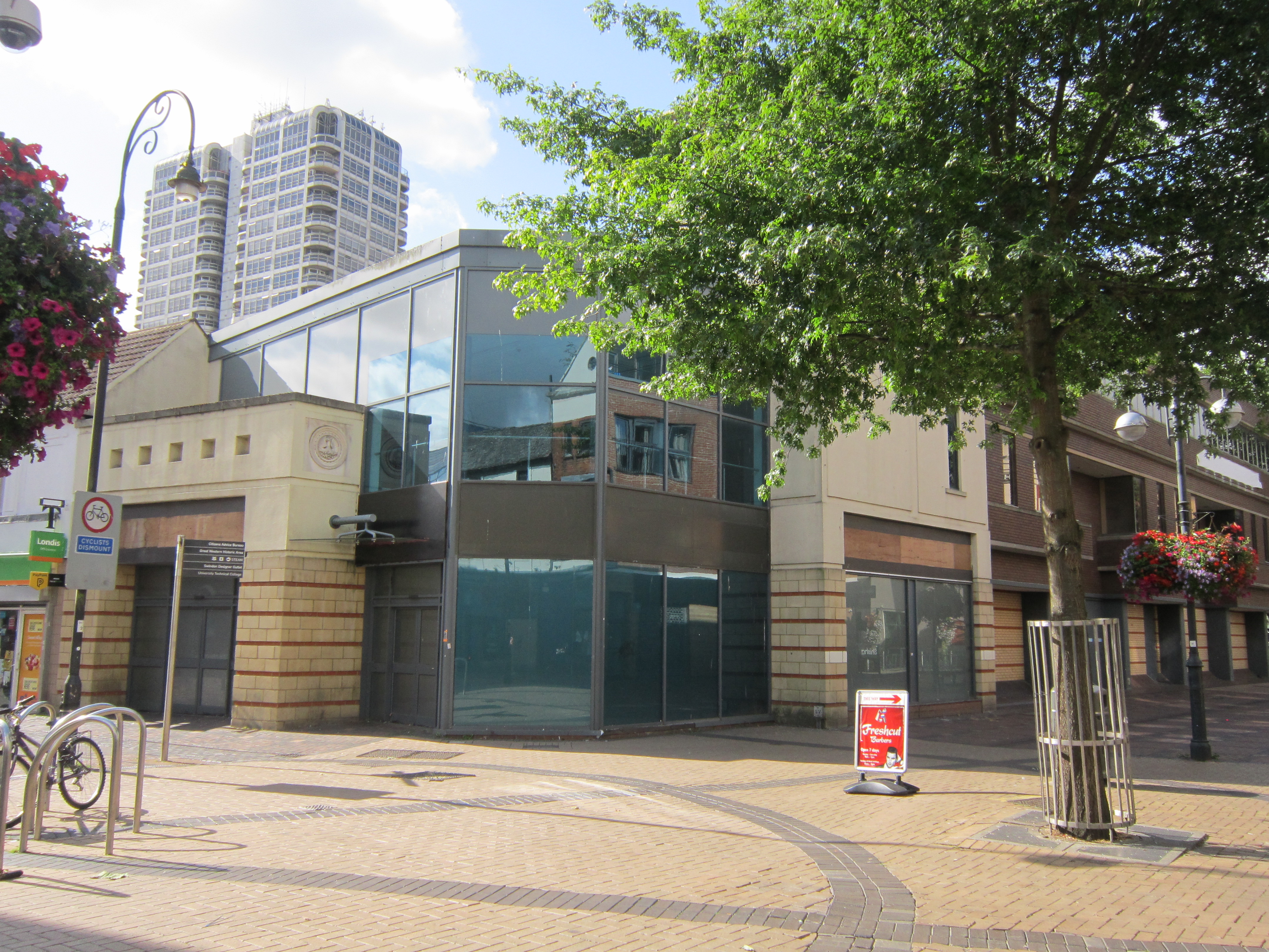 Swindon is the largest commercial centre in Wiltshire and lies approximately 80 miles west of London, 40 miles east of Bristol and west of Reading. The town has excellent 
transport links with direct access to Junctions 15 & 16 of the M4 motorway.