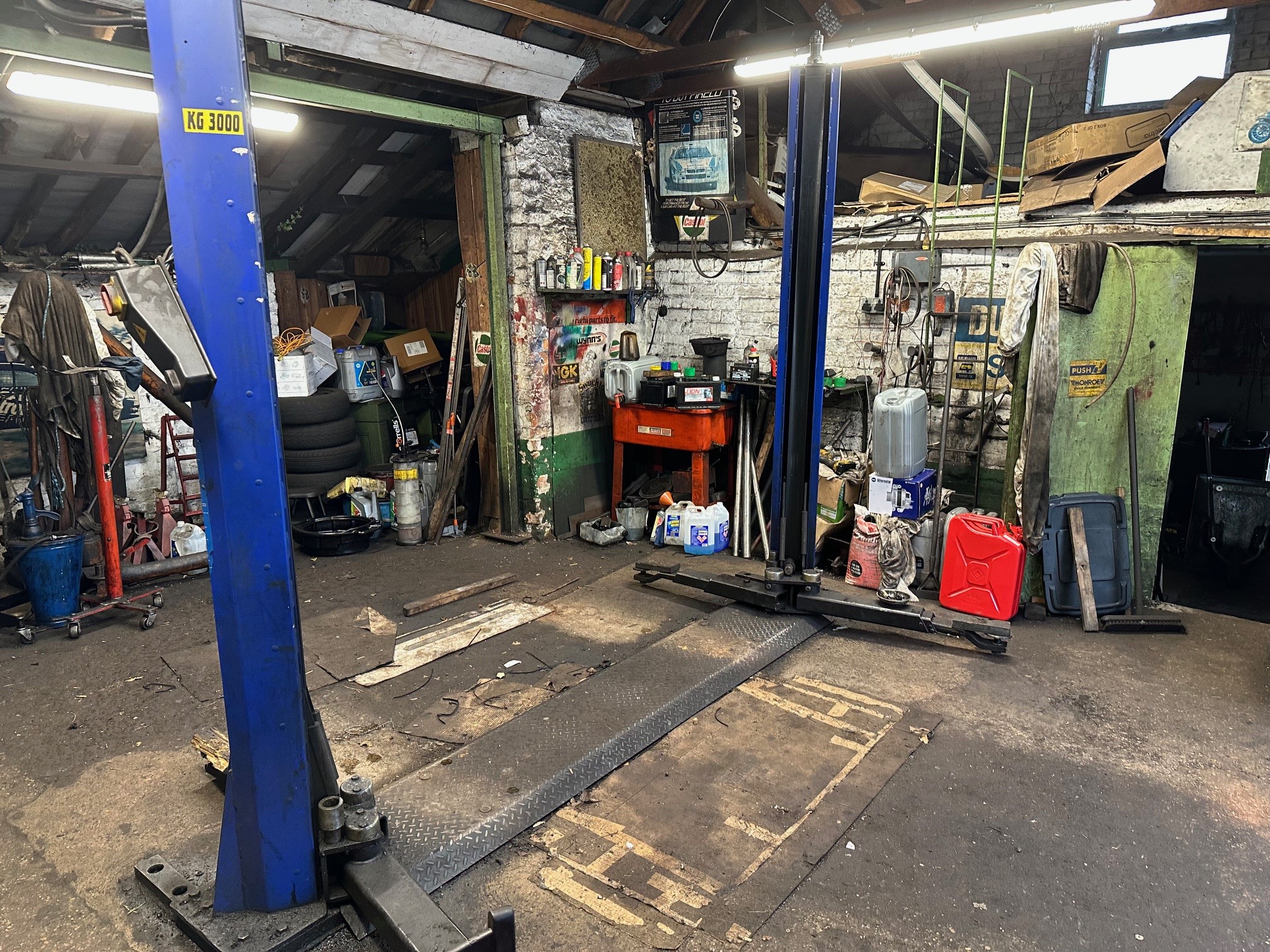 The property is located in the village of Wanborough. It is about 5 miles east of Swindon in Wiltshire and is opposite The New Calley Arms, at the junction of Ham Road and Church Road. 