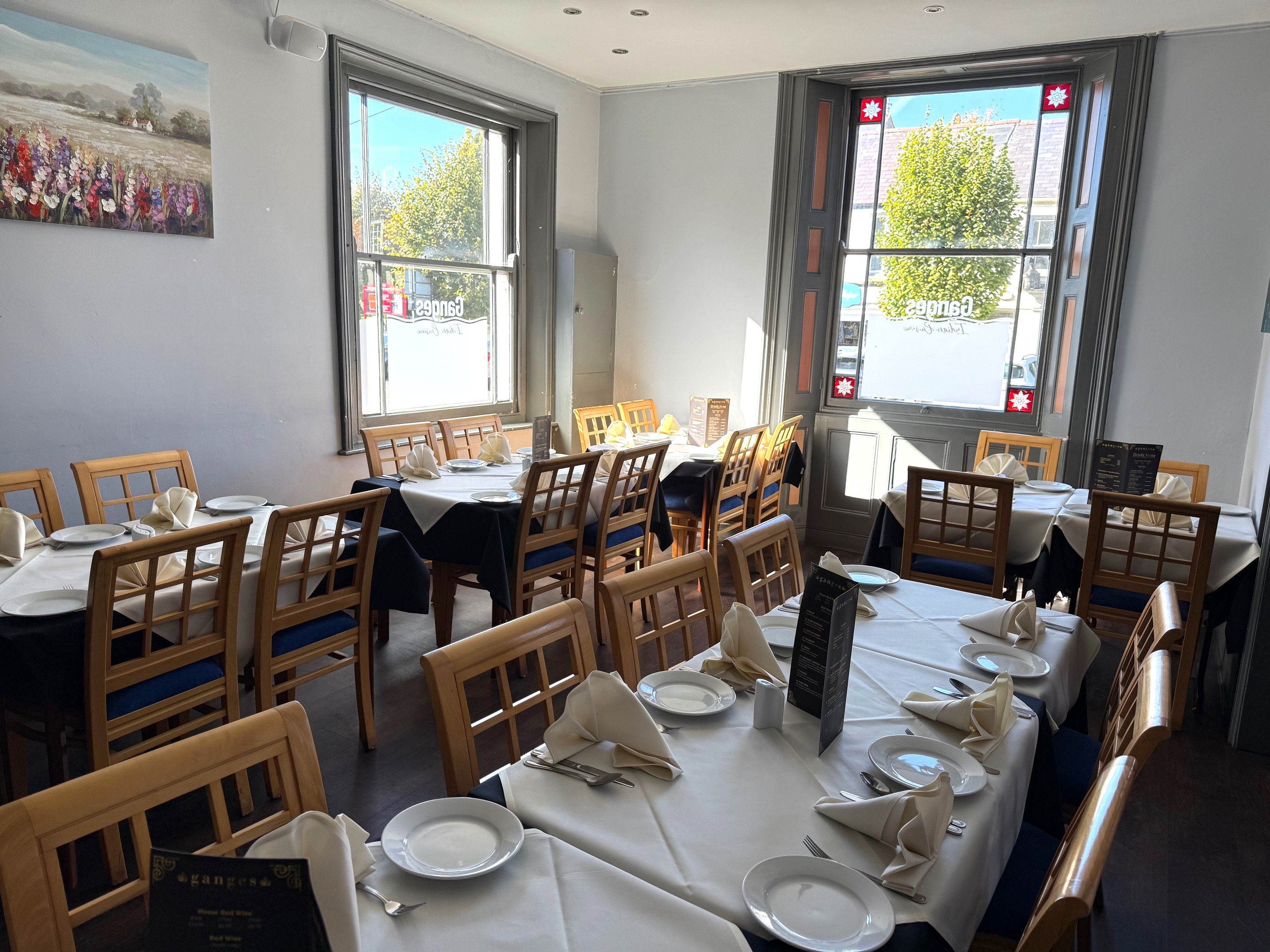 The property is situated in the centre of Royal Wootton Bassett High Street, which forms the town’s primary commercial area offering a range of retailers, restaurant/pubs, banks and a variety of office occupiers.
