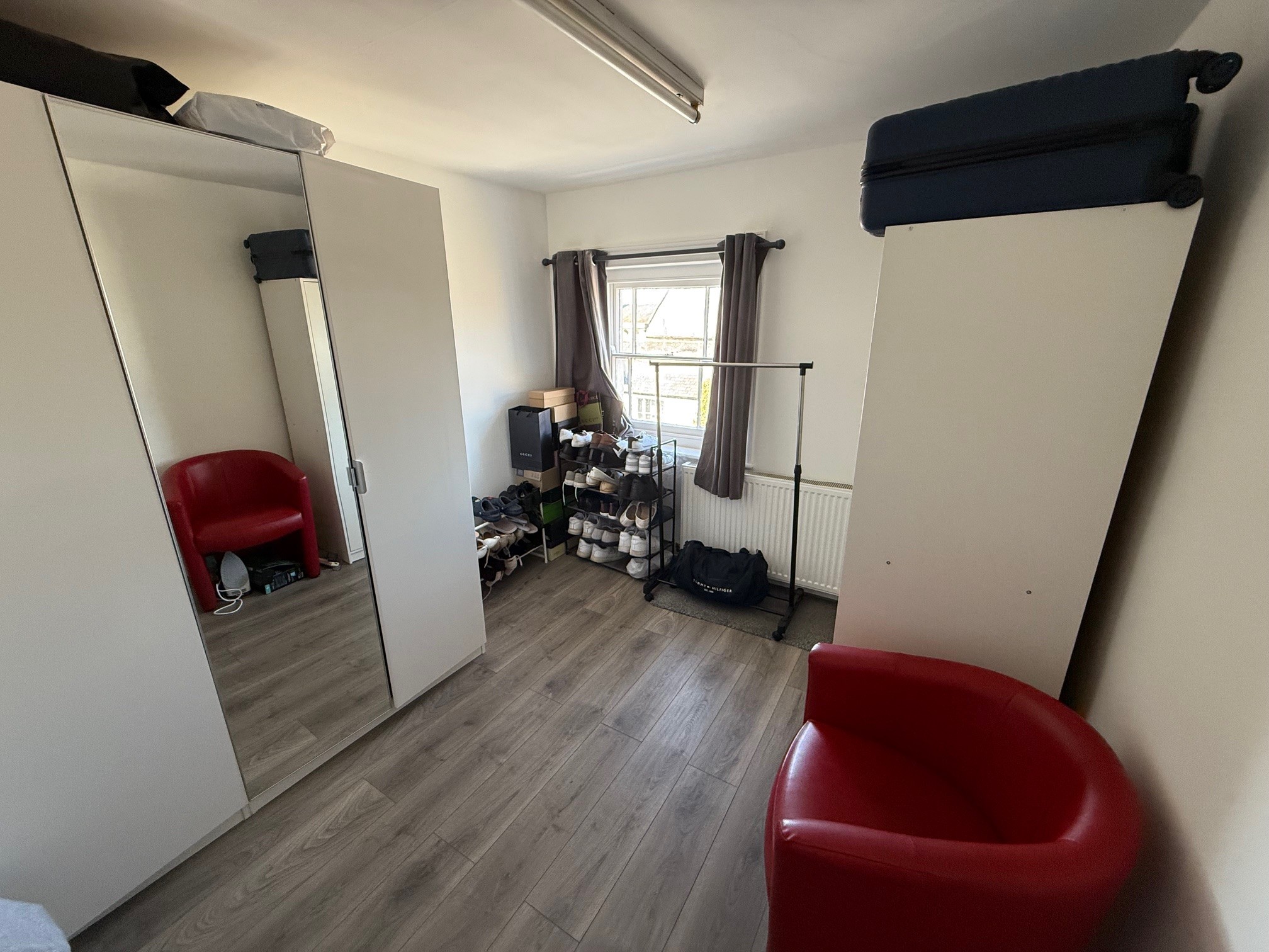 The property is situated in the centre of Royal Wootton Bassett High Street, which forms the town’s primary commercial area offering a range of retailers, restaurant/pubs, banks and a variety of office occupiers.