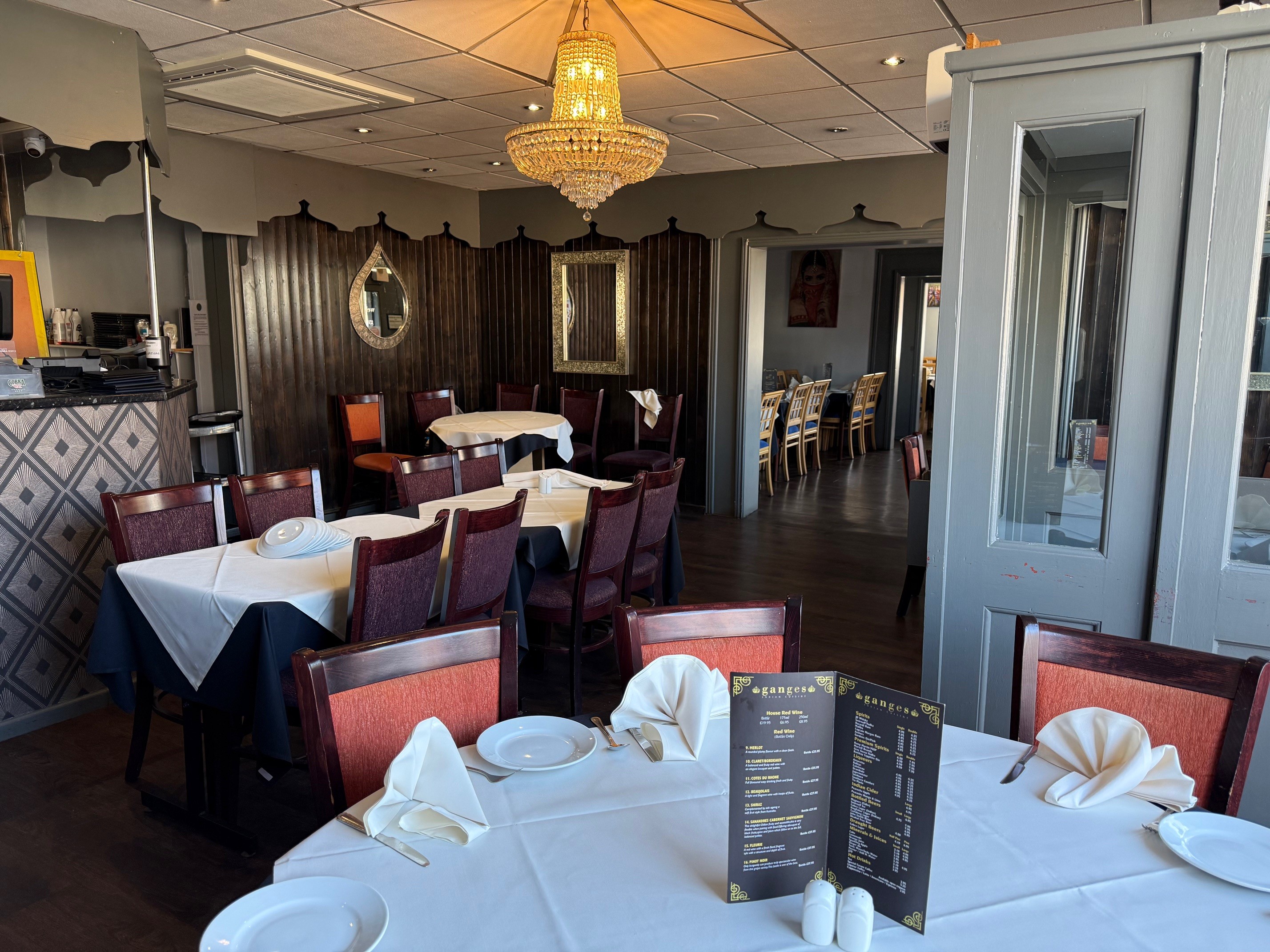 The property is situated in the centre of Royal Wootton Bassett High Street, which forms the town’s primary commercial area offering a range of retailers, restaurant/pubs, banks and a variety of office occupiers.
