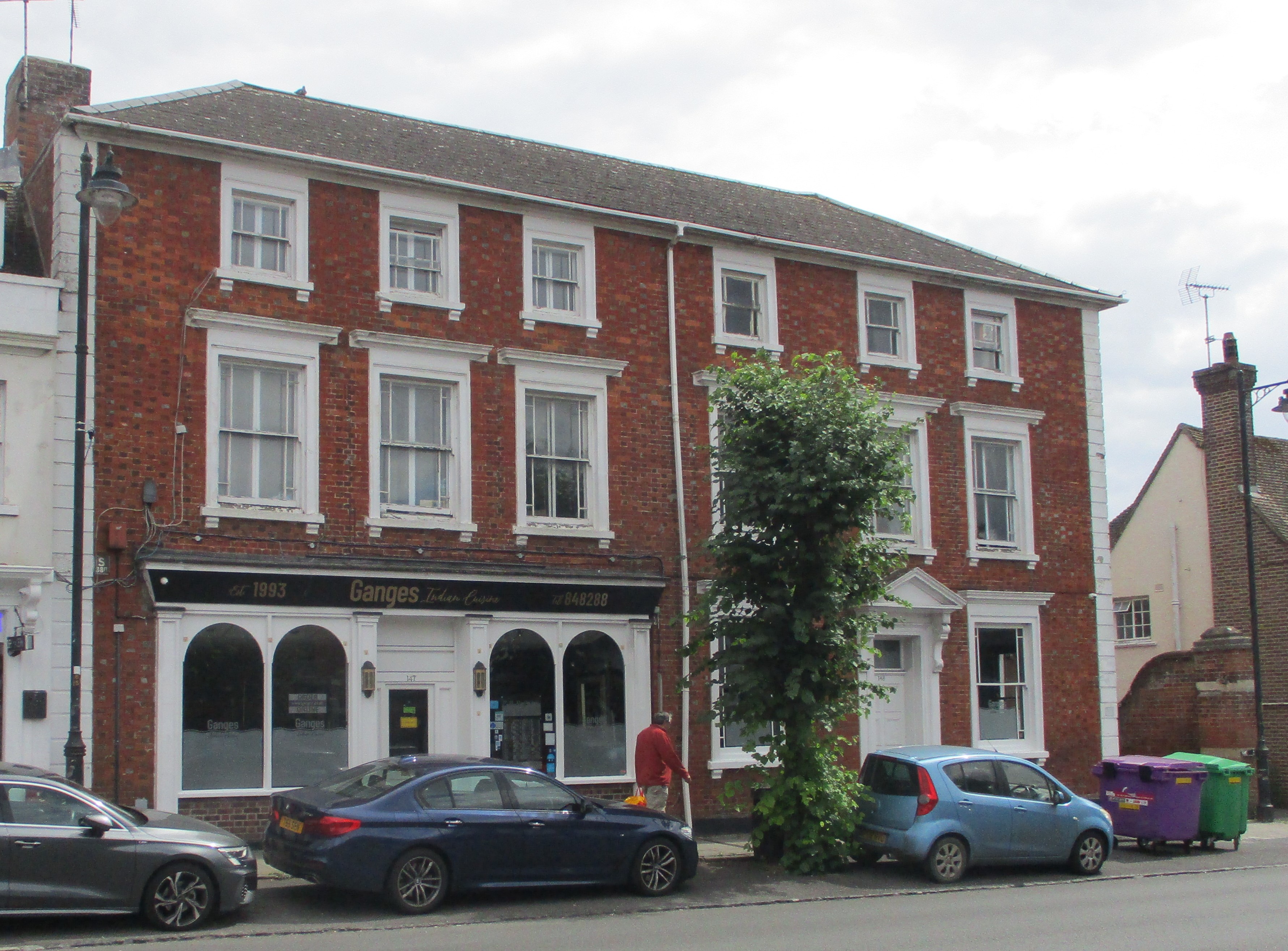The property is situated in the centre of Royal Wootton Bassett High Street, which forms the town’s primary commercial area offering a range of retailers, restaurant/pubs, banks and a variety of office occupiers.