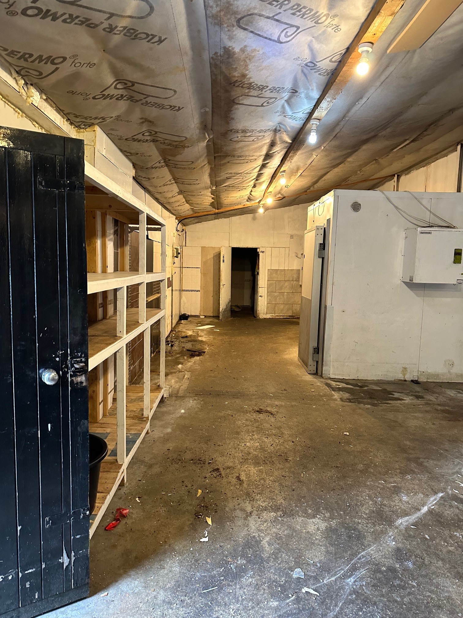 The property is located on the junction of Manchester Road and Aylesbury Street to the rear of 176/177 Manchester Road.